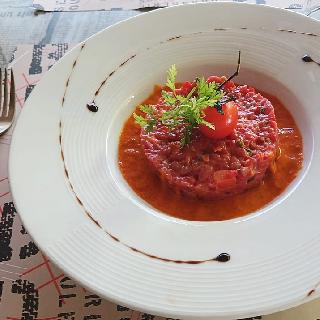 Un bon Tartare au resto dans le Vaucluse