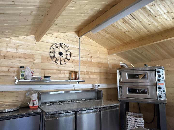 Le Chalet à Pizza à Cadenet...