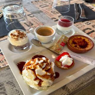 Le Café Gourmand au Restaurant à Cadenet