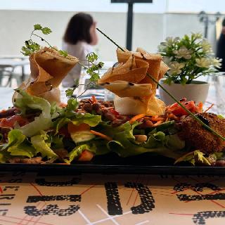 La salade de chèvre au restaurant à Cadenet dans le 84 (Vaucluse)