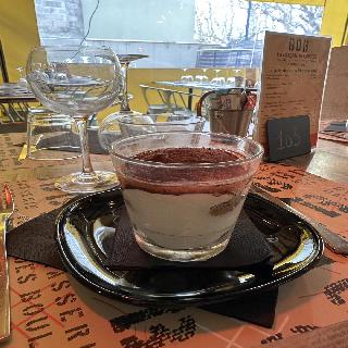 Tiramisu en dessert au resto à Cadenet